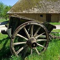 Oude houten kar voor schuur in het opluchtmuseum Bokrijk, België